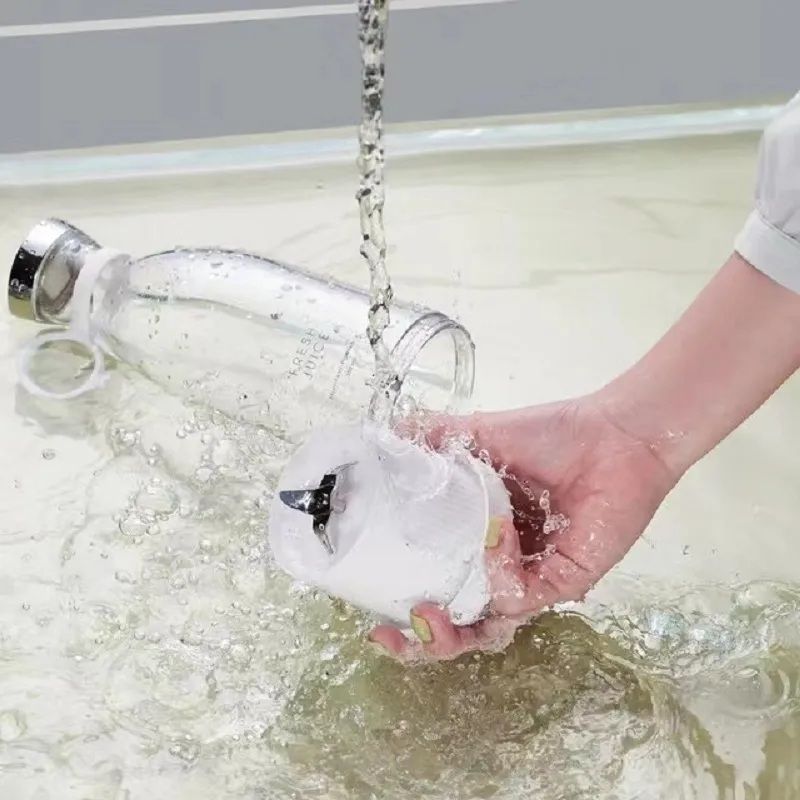 Portable electric blender bottle