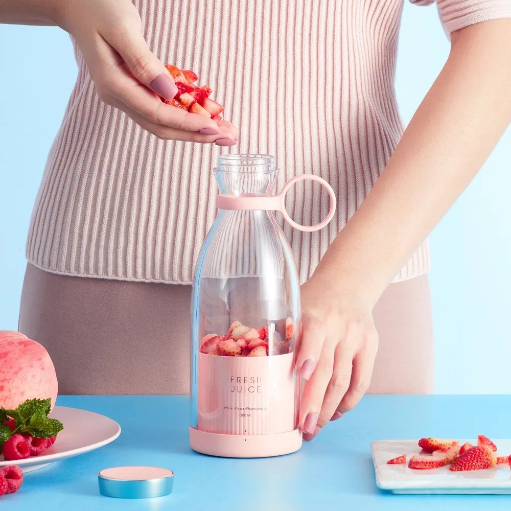 Portable electric blender bottle